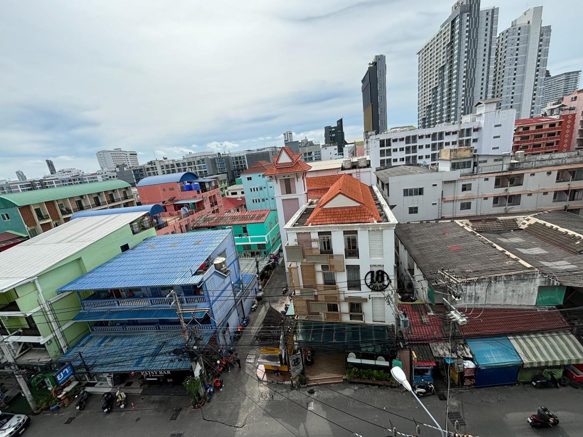 Sutus Court 1 Hotel Pattaya Eksteriør billede