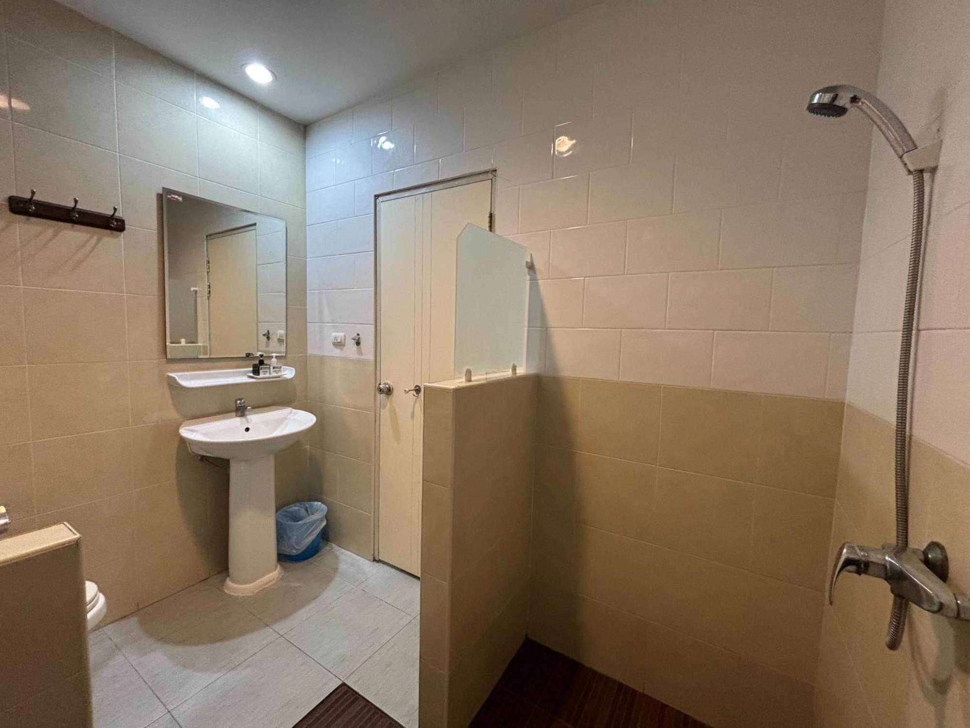Sutus Court 1 Hotel Pattaya Eksteriør billede