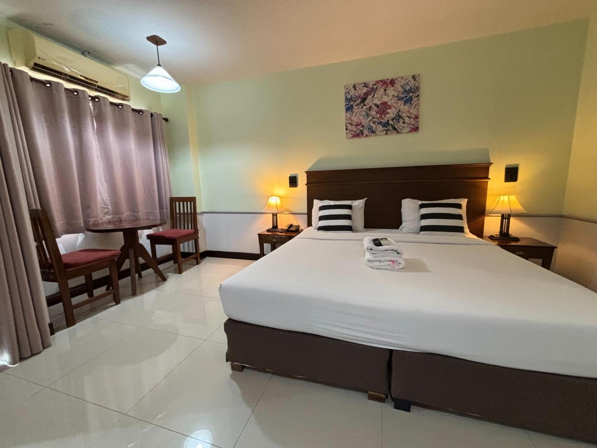 Sutus Court 1 Hotel Pattaya Eksteriør billede