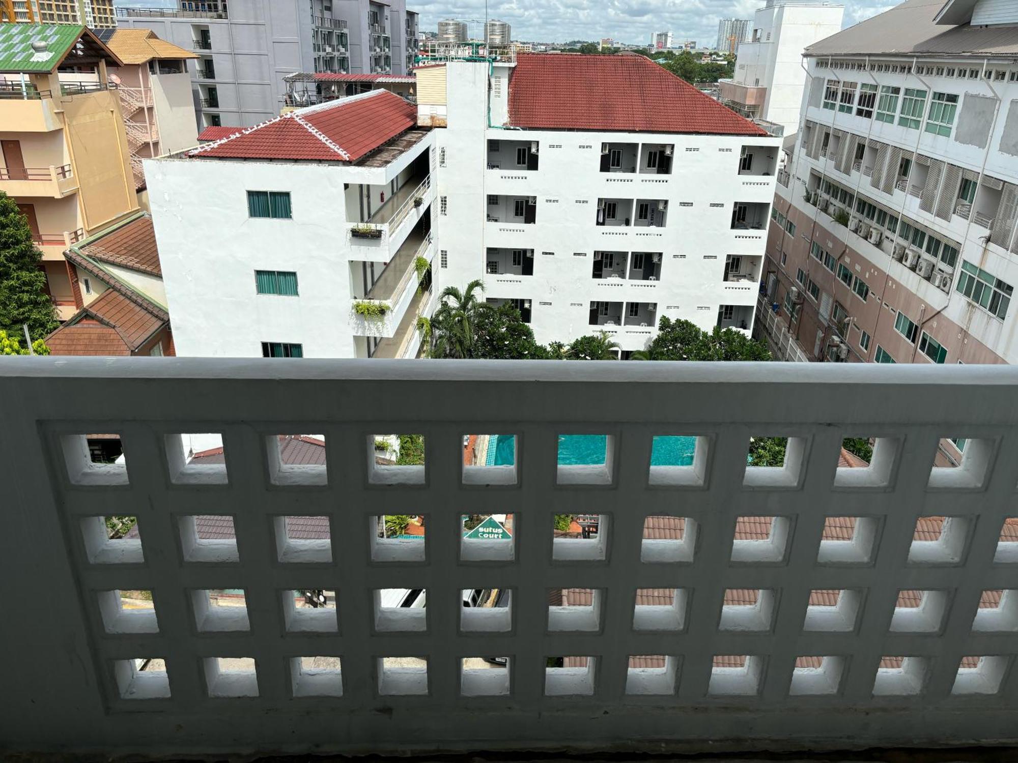 Sutus Court 1 Hotel Pattaya Eksteriør billede