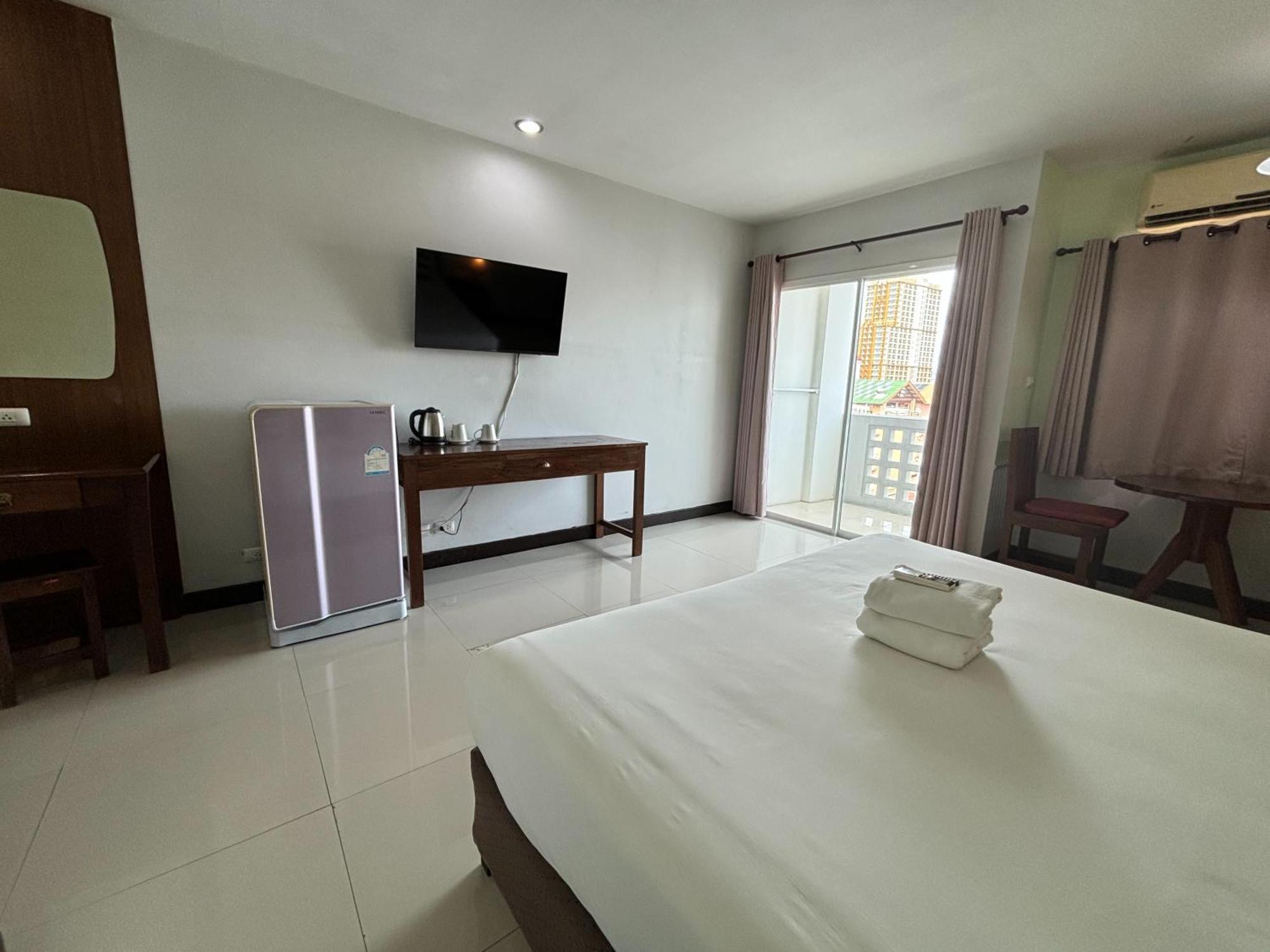 Sutus Court 1 Hotel Pattaya Eksteriør billede