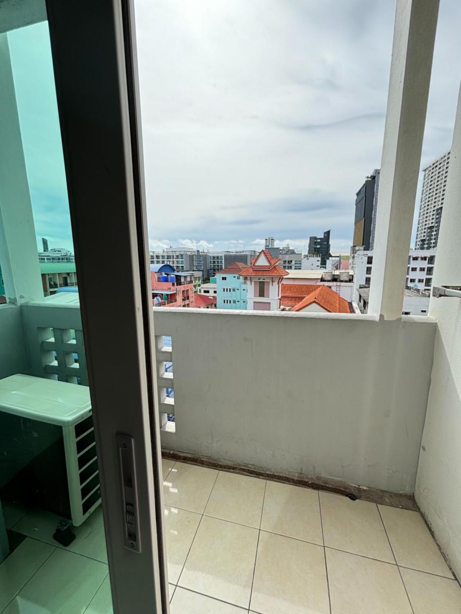Sutus Court 1 Hotel Pattaya Eksteriør billede