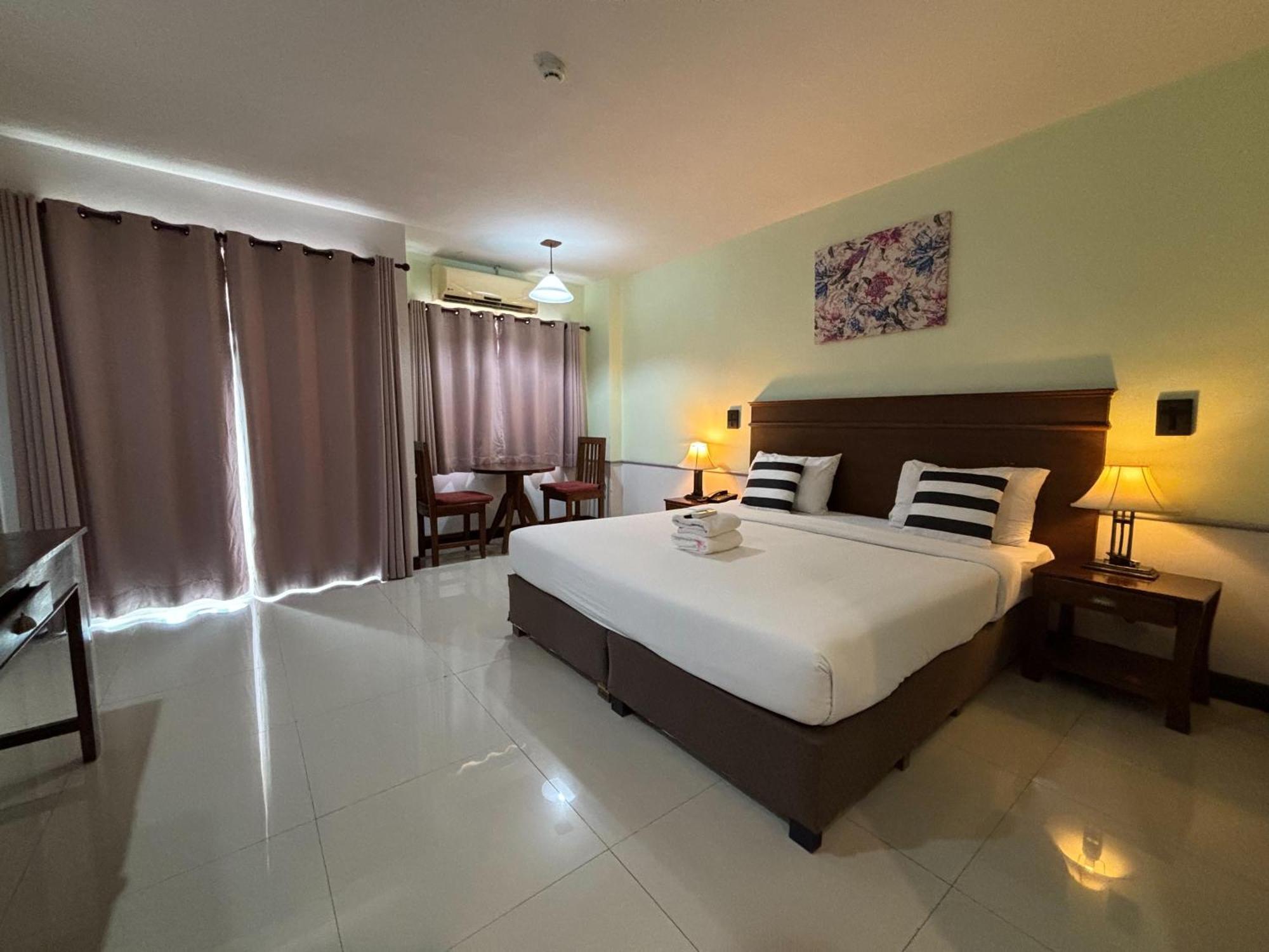 Sutus Court 1 Hotel Pattaya Eksteriør billede